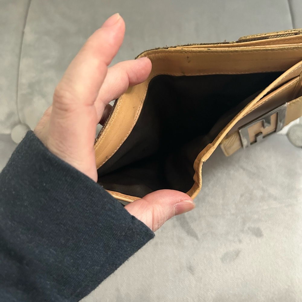 Fendi Zucca Bifold Wallet / Pre-loved 🫶🏻 - Picture 7 of 11